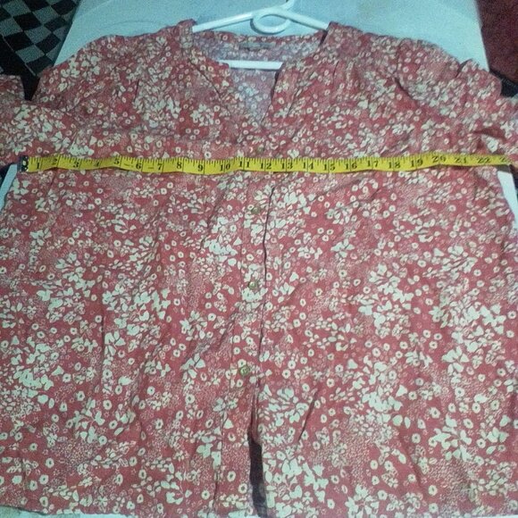 Blouse. - Picture 2 of 5